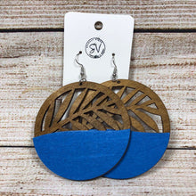 Load image into Gallery viewer, Round Two Tone Leaf Pattern Wooden Earring
