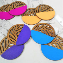 Load image into Gallery viewer, Round Two Tone Leaf Pattern Wooden Earring
