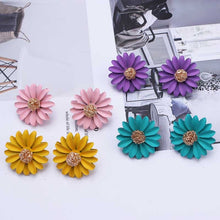 Load image into Gallery viewer, Cute Metal  Daisy Flower Stud Earrings
