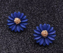 Load image into Gallery viewer, Cute Metal  Daisy Flower Stud Earrings

